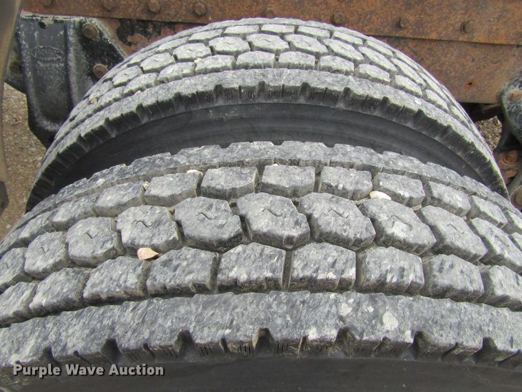 image for item GC9882 1994 Peterbilt 377  semi truck