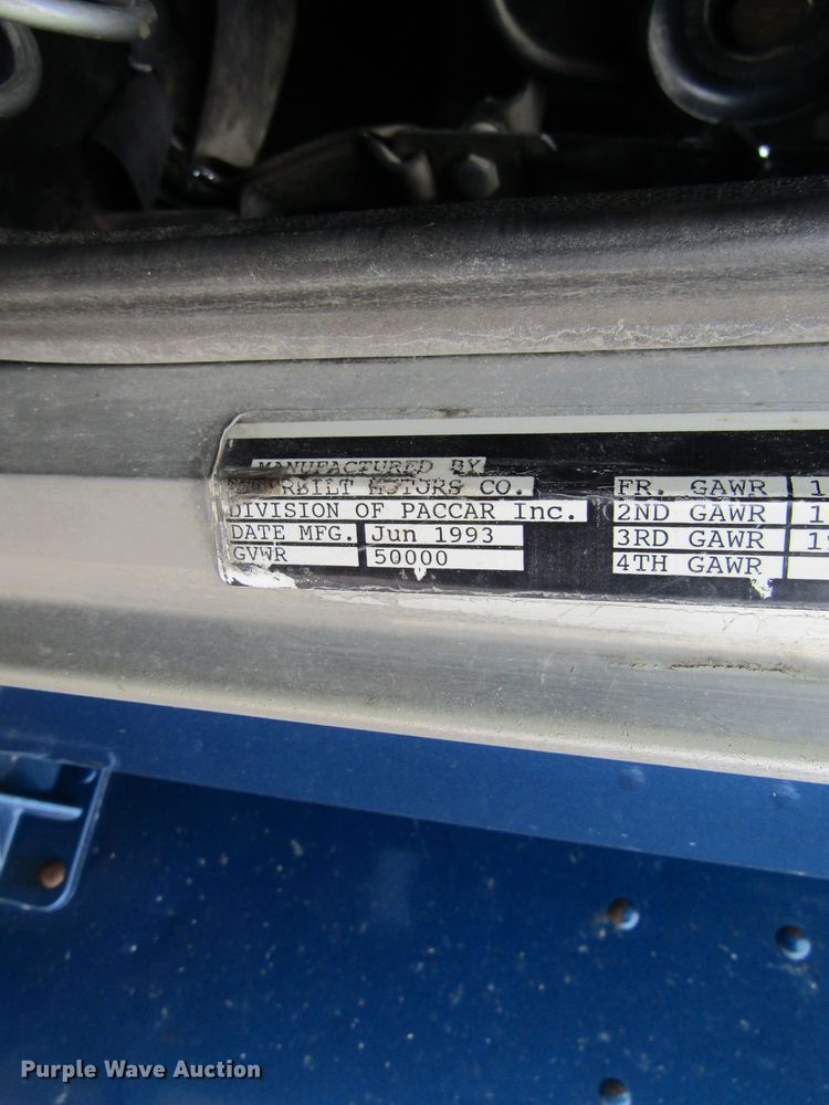 image for item GC9882 1994 Peterbilt 377  semi truck