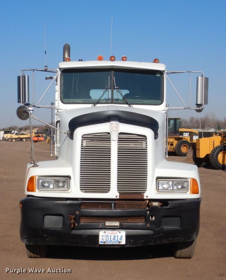 image for item HE9591 1995 Kenworth T400  semi truck