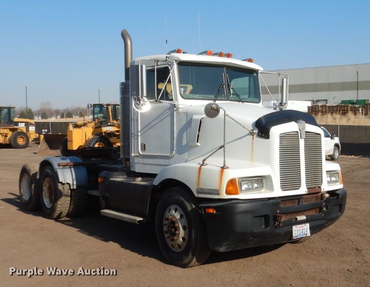 image for item HE9591 1995 Kenworth T400  semi truck