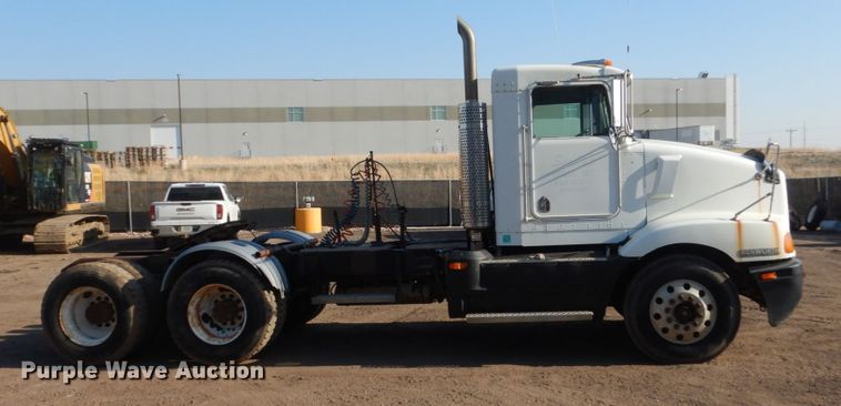 image for item HE9591 1995 Kenworth T400  semi truck