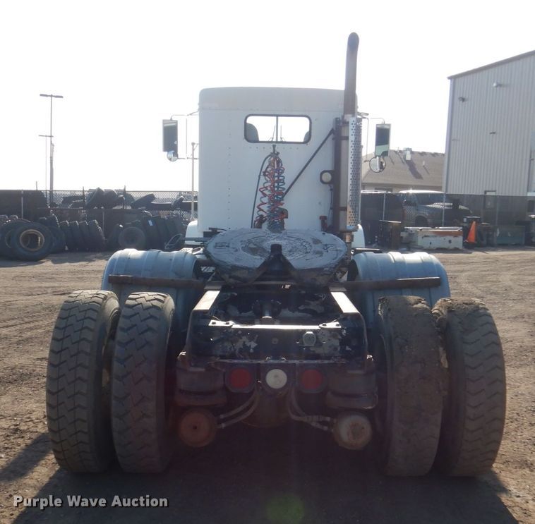 image for item HE9591 1995 Kenworth T400  semi truck