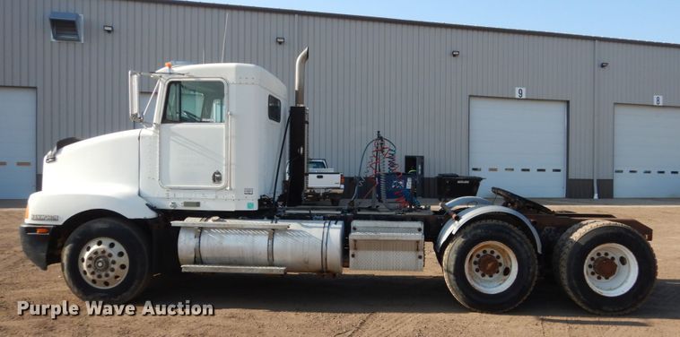 image for item HE9591 1995 Kenworth T400  semi truck