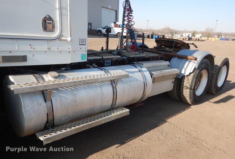 image for item HE9591 1995 Kenworth T400  semi truck