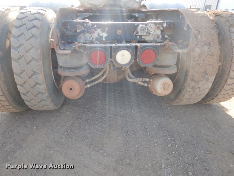 image for item HE9591 1995 Kenworth T400  semi truck