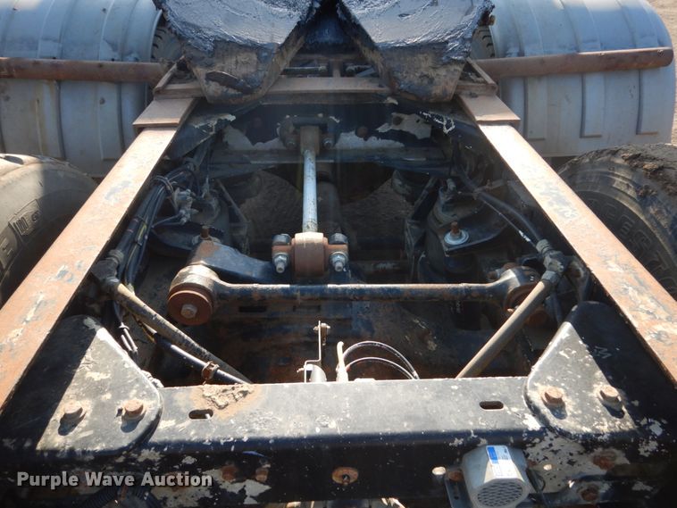 image for item HE9591 1995 Kenworth T400  semi truck