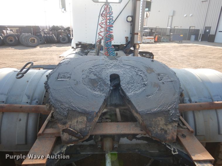 image for item HE9591 1995 Kenworth T400  semi truck