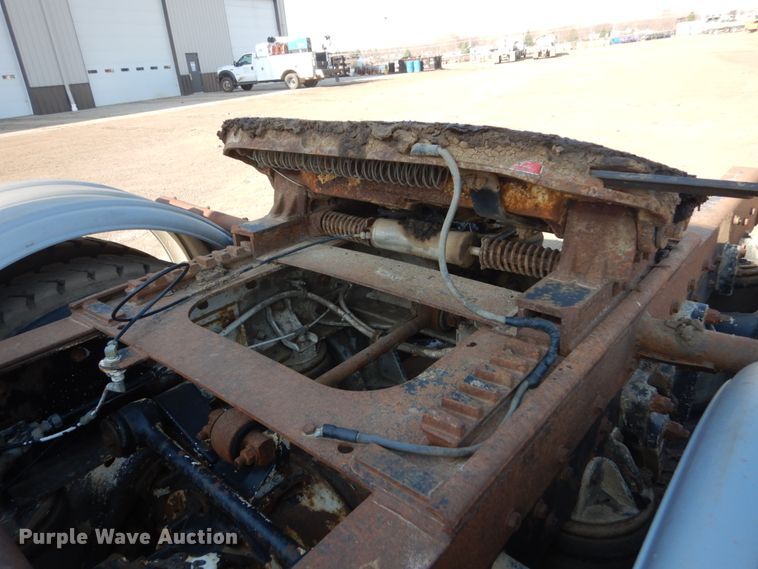 image for item HE9591 1995 Kenworth T400  semi truck