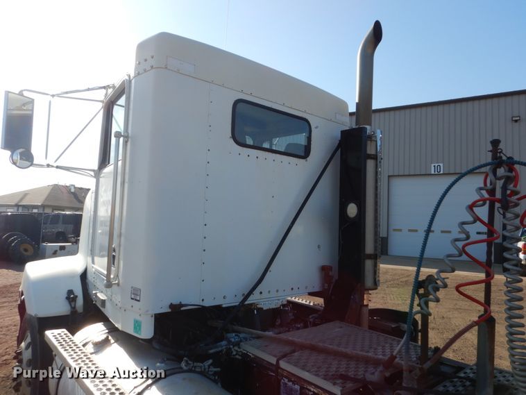 image for item HE9591 1995 Kenworth T400  semi truck