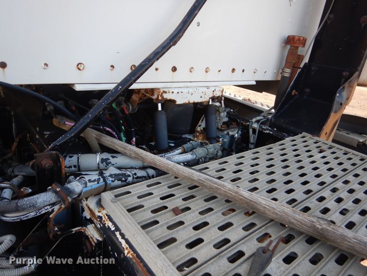 image for item HE9591 1995 Kenworth T400  semi truck