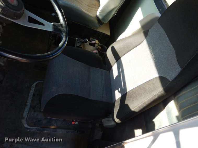 image for item HE9591 1995 Kenworth T400  semi truck