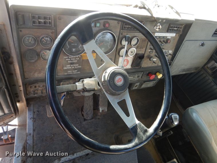 image for item HE9591 1995 Kenworth T400  semi truck