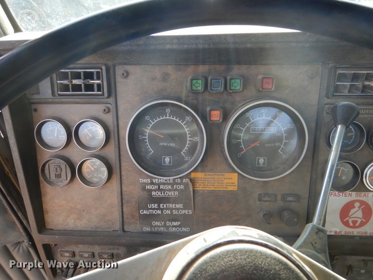 image for item HE9591 1995 Kenworth T400  semi truck