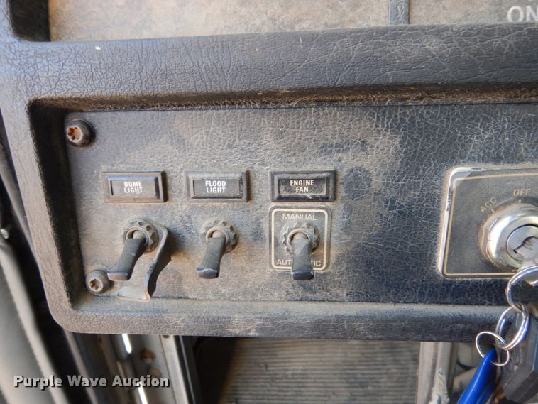 image for item HE9591 1995 Kenworth T400  semi truck