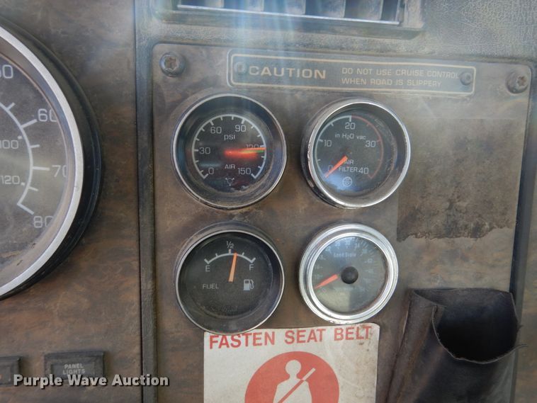 image for item HE9591 1995 Kenworth T400  semi truck