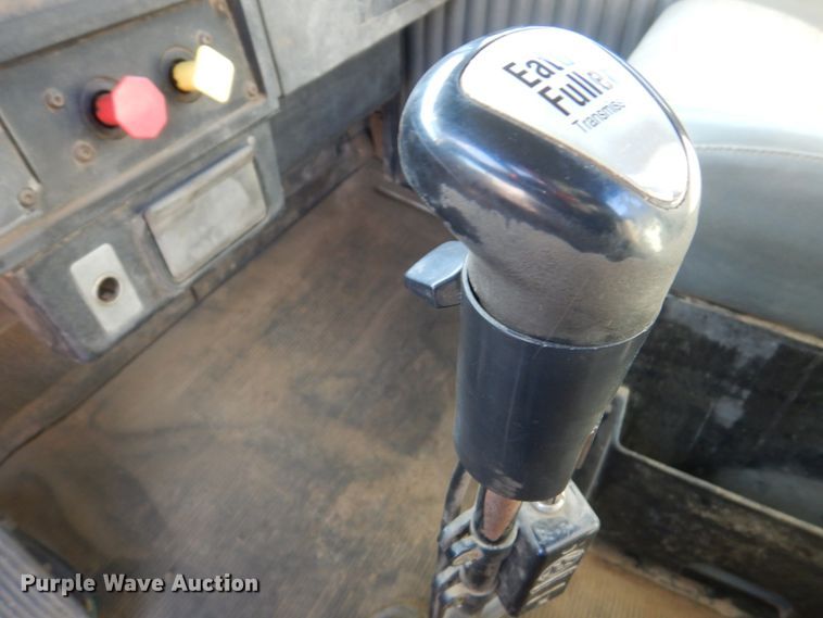 image for item HE9591 1995 Kenworth T400  semi truck