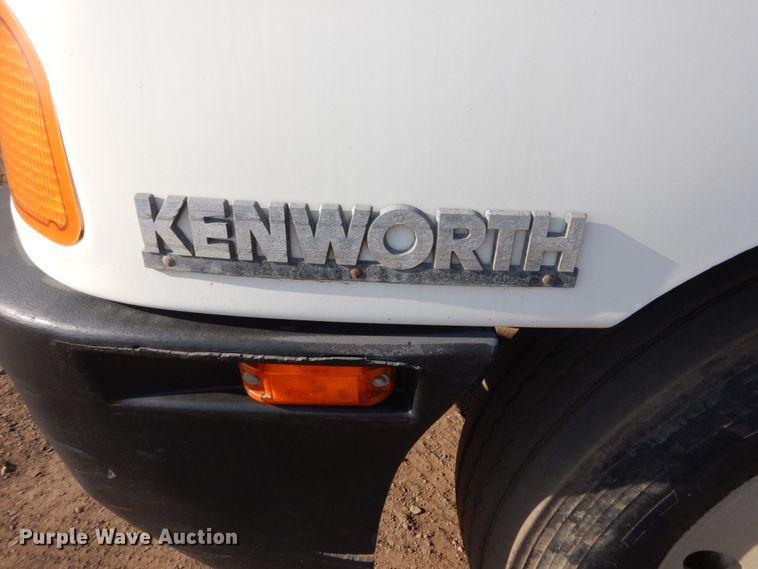 image for item HE9591 1995 Kenworth T400  semi truck