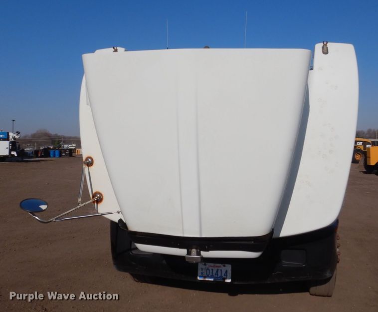 image for item HE9591 1995 Kenworth T400  semi truck