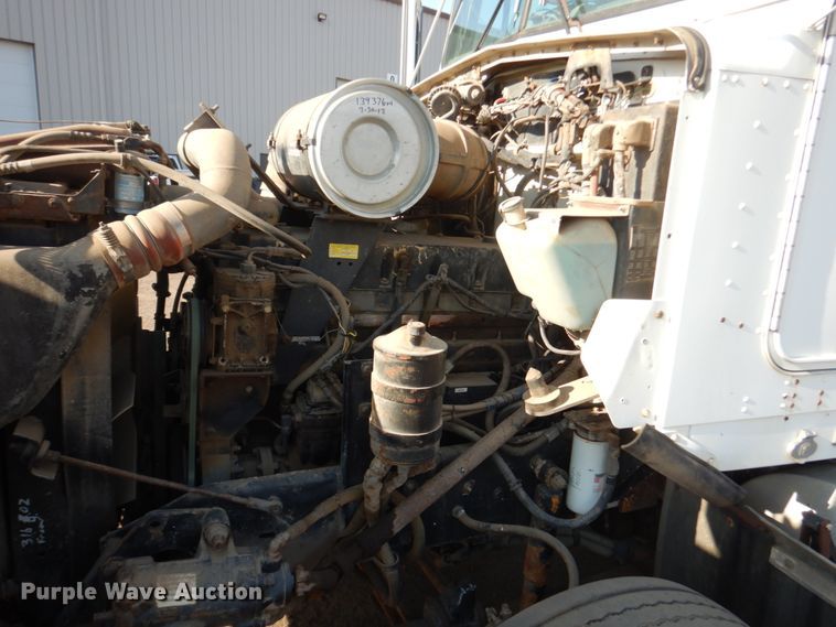 image for item HE9591 1995 Kenworth T400  semi truck