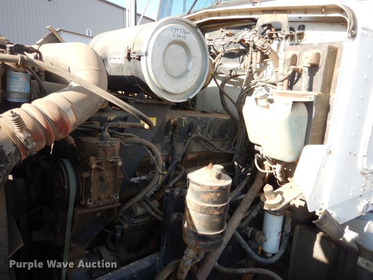 image for item HE9591 1995 Kenworth T400  semi truck