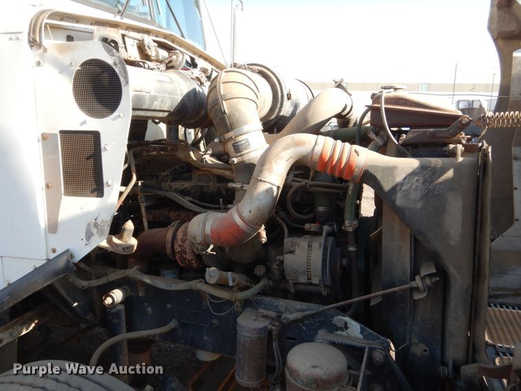 image for item HE9591 1995 Kenworth T400  semi truck