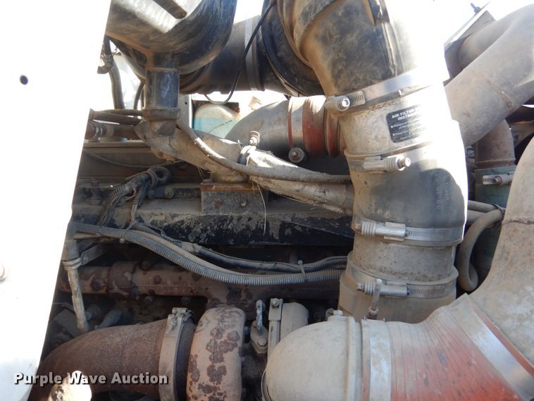 image for item HE9591 1995 Kenworth T400  semi truck