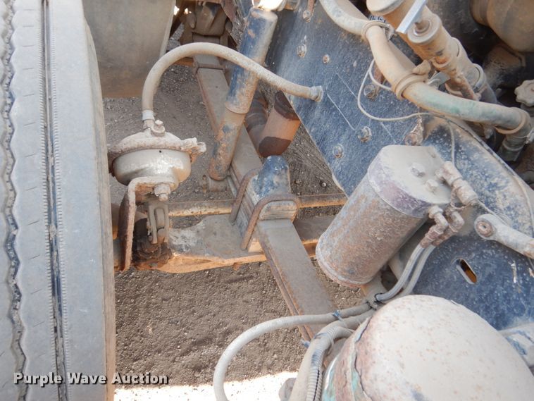 image for item HE9591 1995 Kenworth T400  semi truck