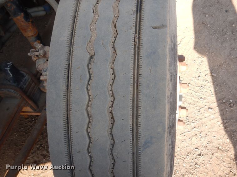 image for item HE9591 1995 Kenworth T400  semi truck