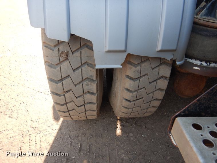 image for item HE9591 1995 Kenworth T400  semi truck