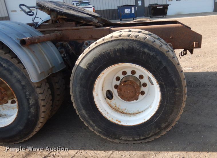 image for item HE9591 1995 Kenworth T400  semi truck