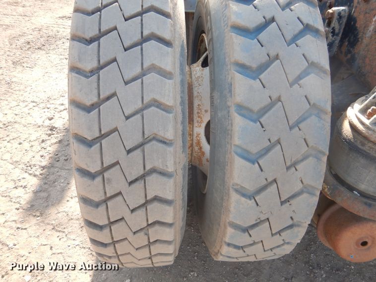 image for item HE9591 1995 Kenworth T400  semi truck