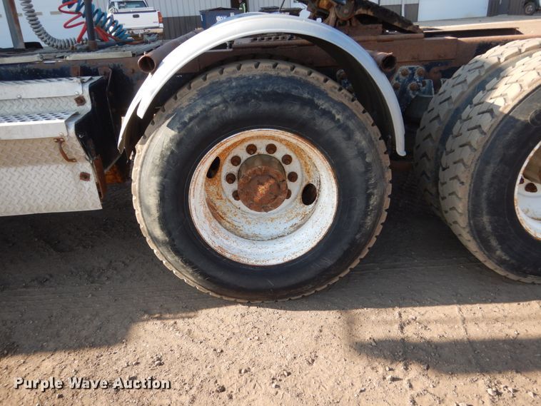 image for item HE9591 1995 Kenworth T400  semi truck