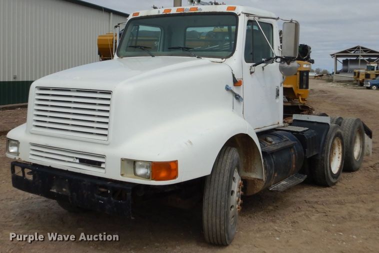 image for item HE9616 1997 International 8200  semi truck