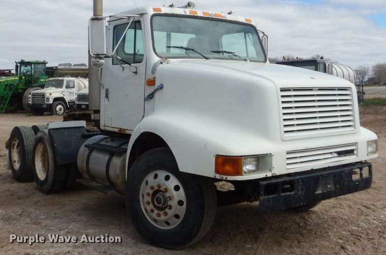 image for item HE9616 1997 International 8200  semi truck