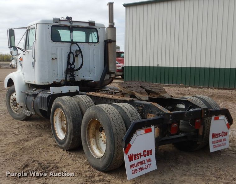 image for item HE9616 1997 International 8200  semi truck