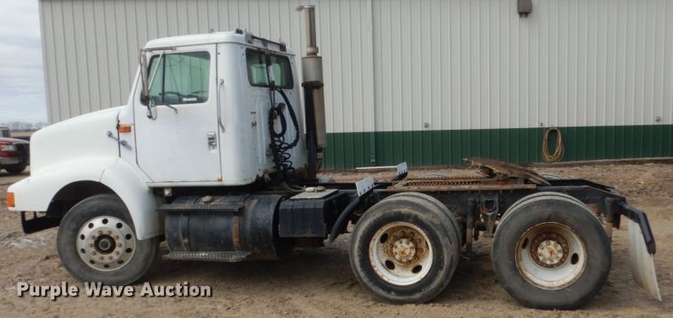 image for item HE9616 1997 International 8200  semi truck