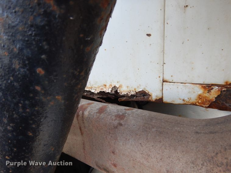 image for item HE9616 1997 International 8200  semi truck