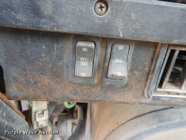 image for item HE9616 1997 International 8200  semi truck