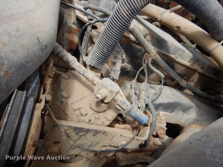 image for item HE9616 1997 International 8200  semi truck