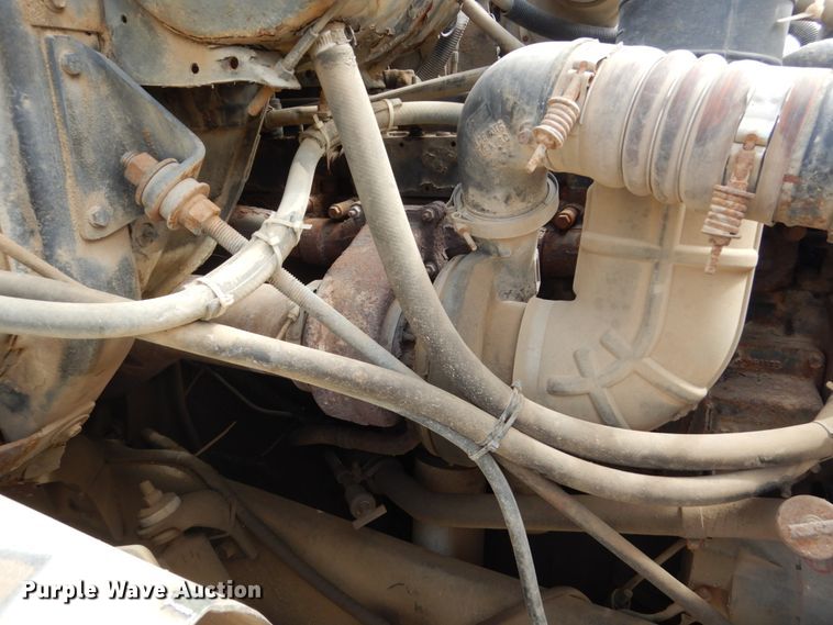 image for item HE9616 1997 International 8200  semi truck