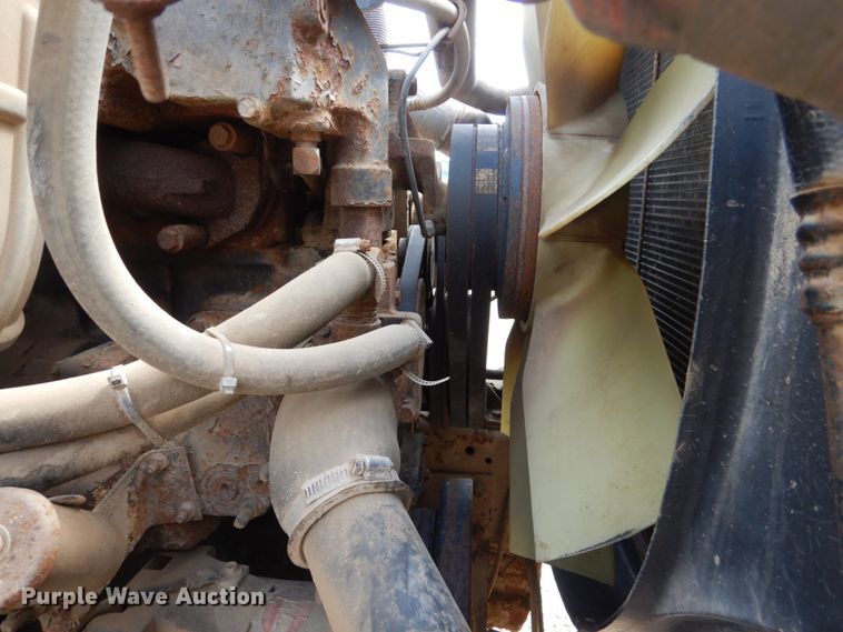 image for item HE9616 1997 International 8200  semi truck