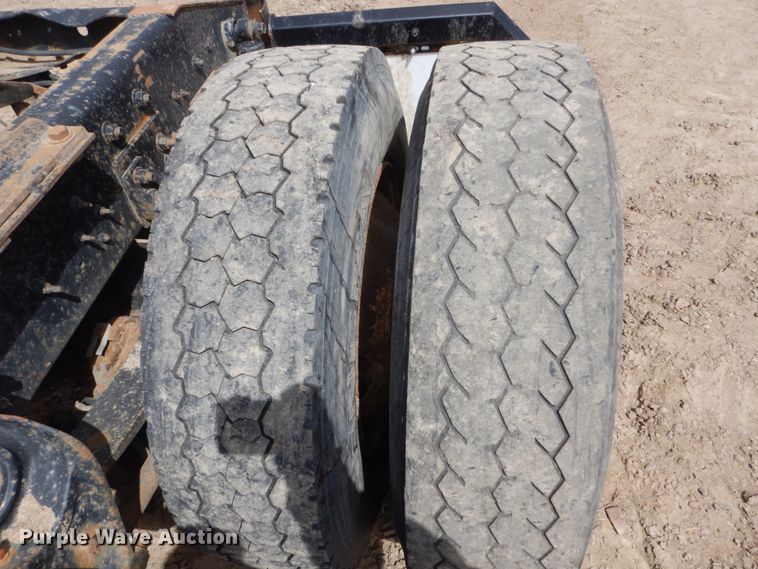 image for item HE9616 1997 International 8200  semi truck