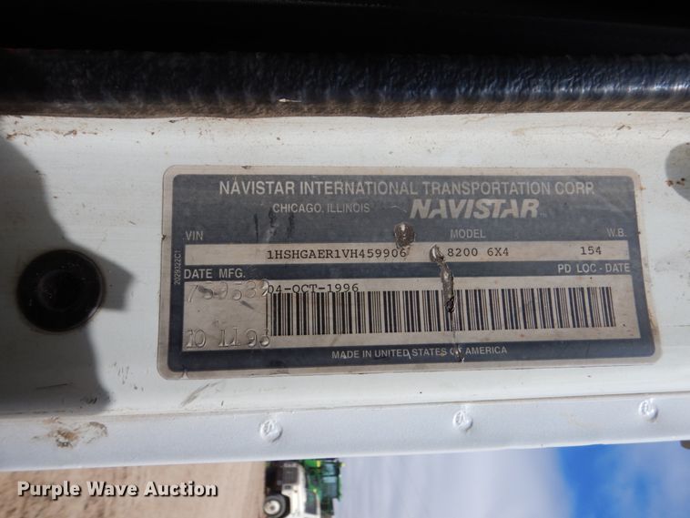 image for item HE9616 1997 International 8200  semi truck