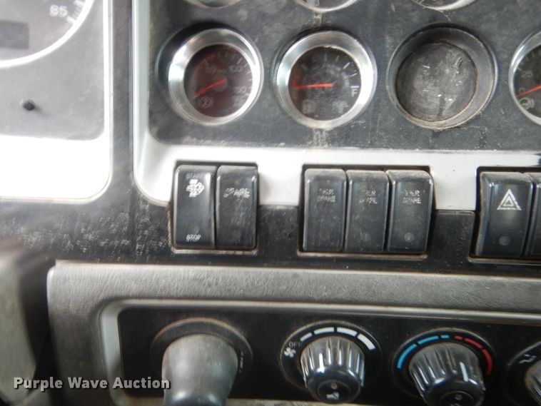 image for item HG9578 2012 Kenworth T800  semi truck