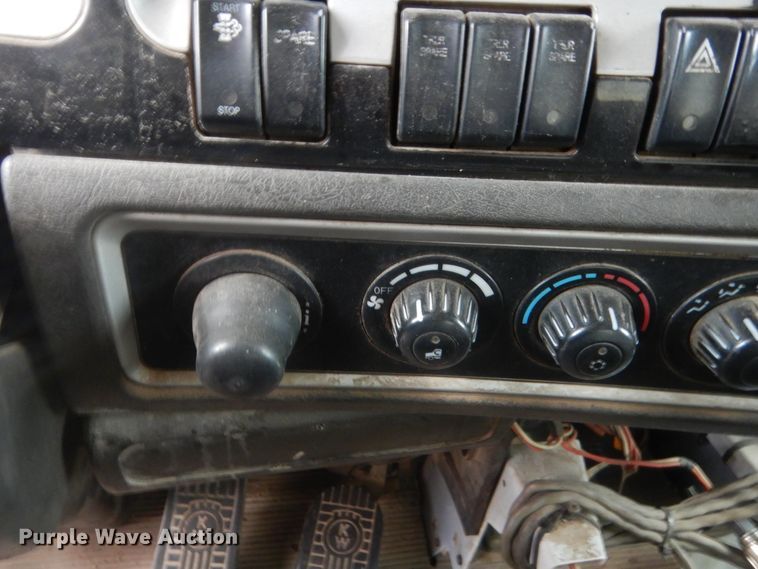 image for item HG9578 2012 Kenworth T800  semi truck