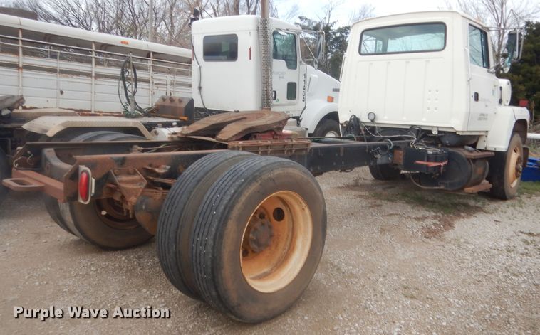 image for item HG9580 1995 Ford L8000  semi truck