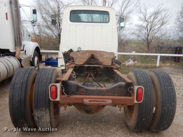 image for item HG9580 1995 Ford L8000  semi truck