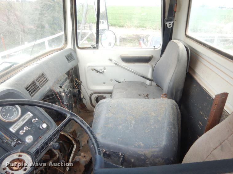 image for item HG9580 1995 Ford L8000  semi truck