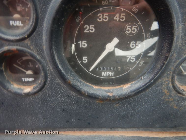 image for item HG9580 1995 Ford L8000  semi truck