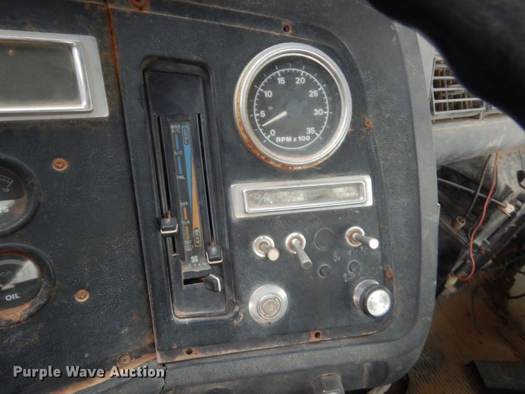 image for item HG9580 1995 Ford L8000  semi truck